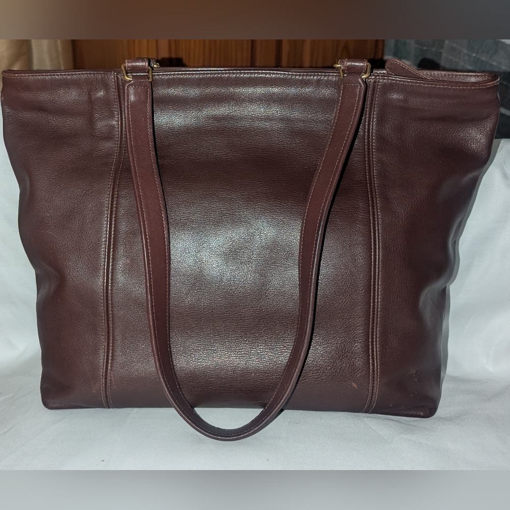 Vintage Coach Lightweight Tote In Glove Tanned Mahogany Leather. 4065 - Picture 3 of 14
